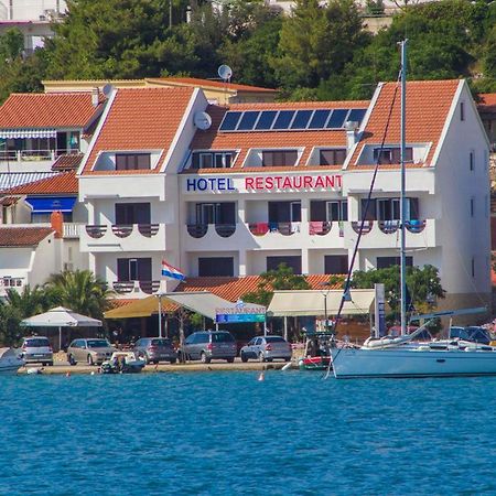 House Hotel Plava Laguna 迪斯诺 外观 照片