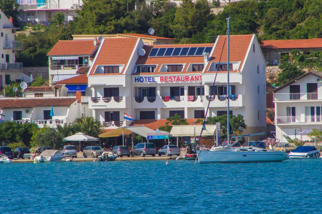 House Hotel Plava Laguna 迪斯诺 外观 照片