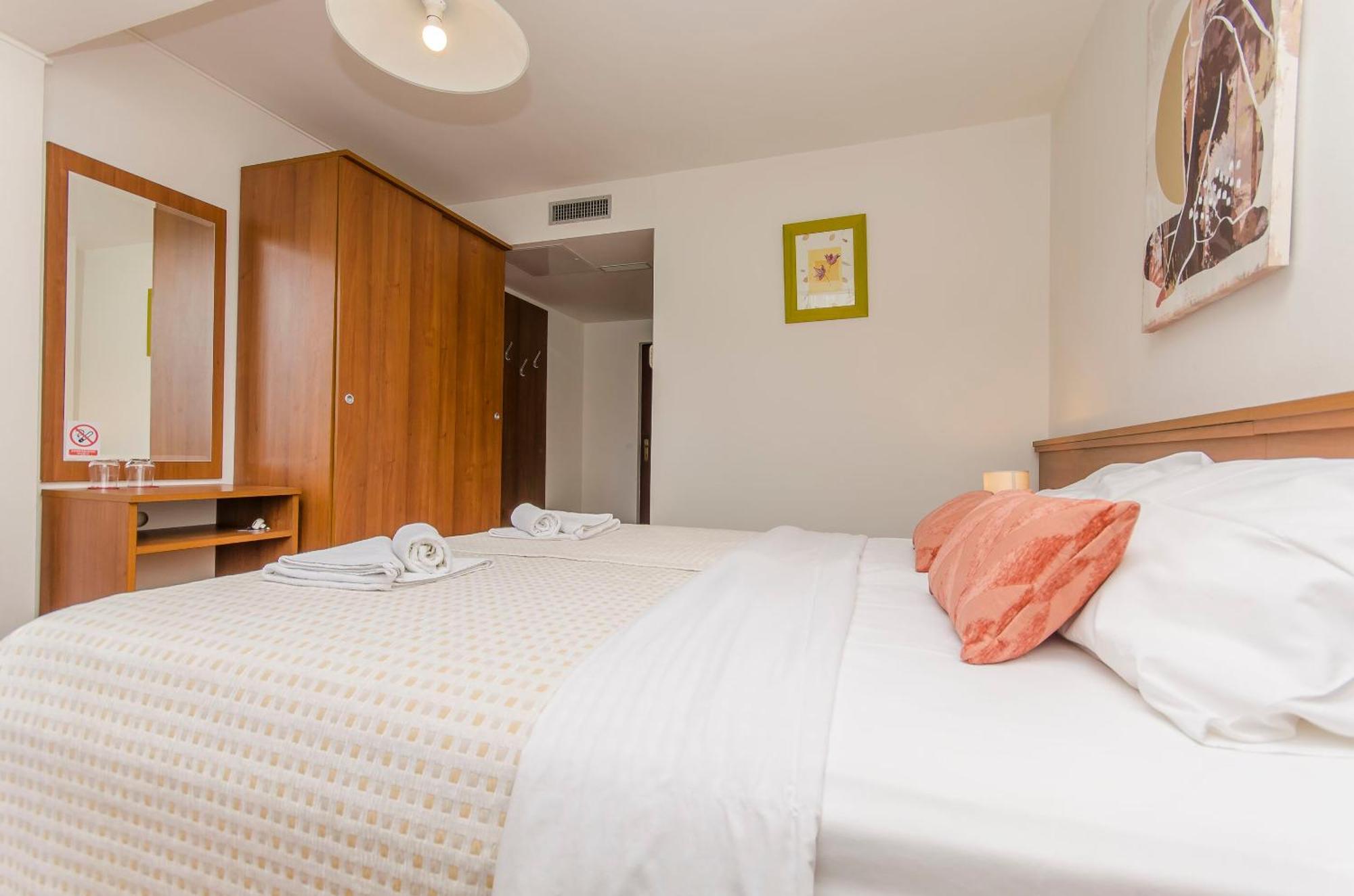 House Hotel Plava Laguna 迪斯诺 外观 照片