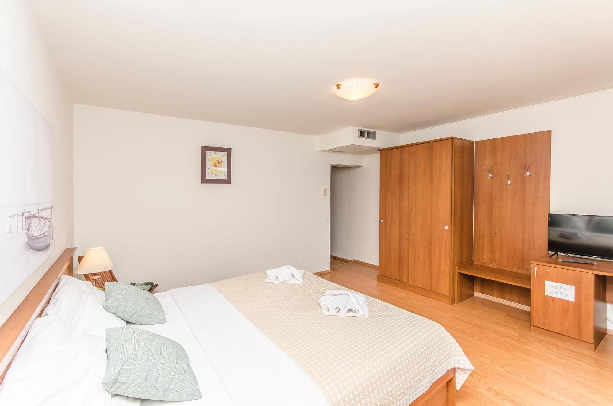 House Hotel Plava Laguna 迪斯诺 外观 照片