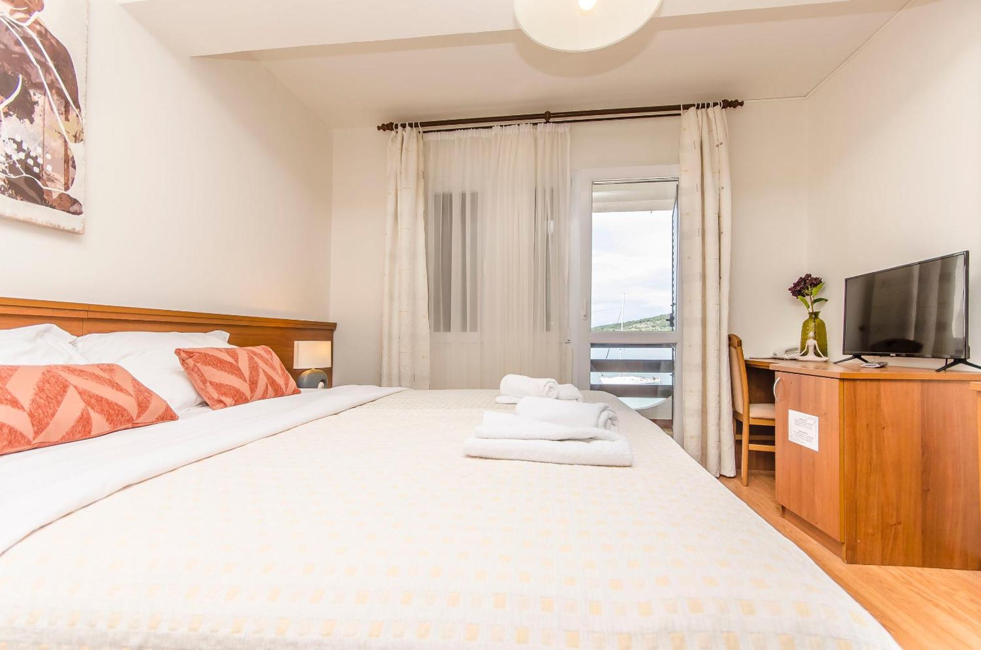 House Hotel Plava Laguna 迪斯诺 外观 照片