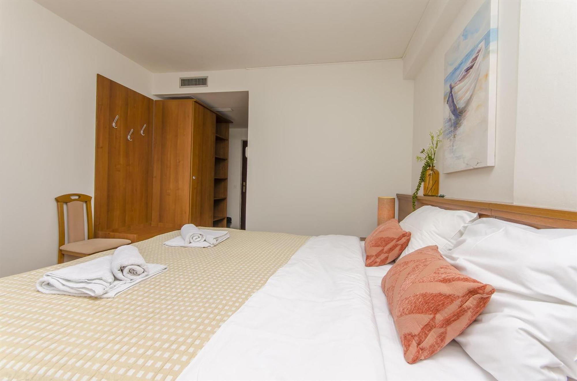 House Hotel Plava Laguna 迪斯诺 外观 照片