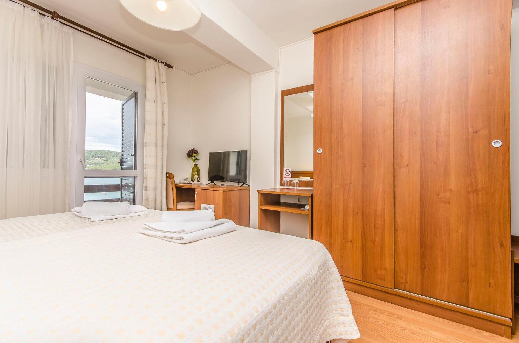 House Hotel Plava Laguna 迪斯诺 外观 照片
