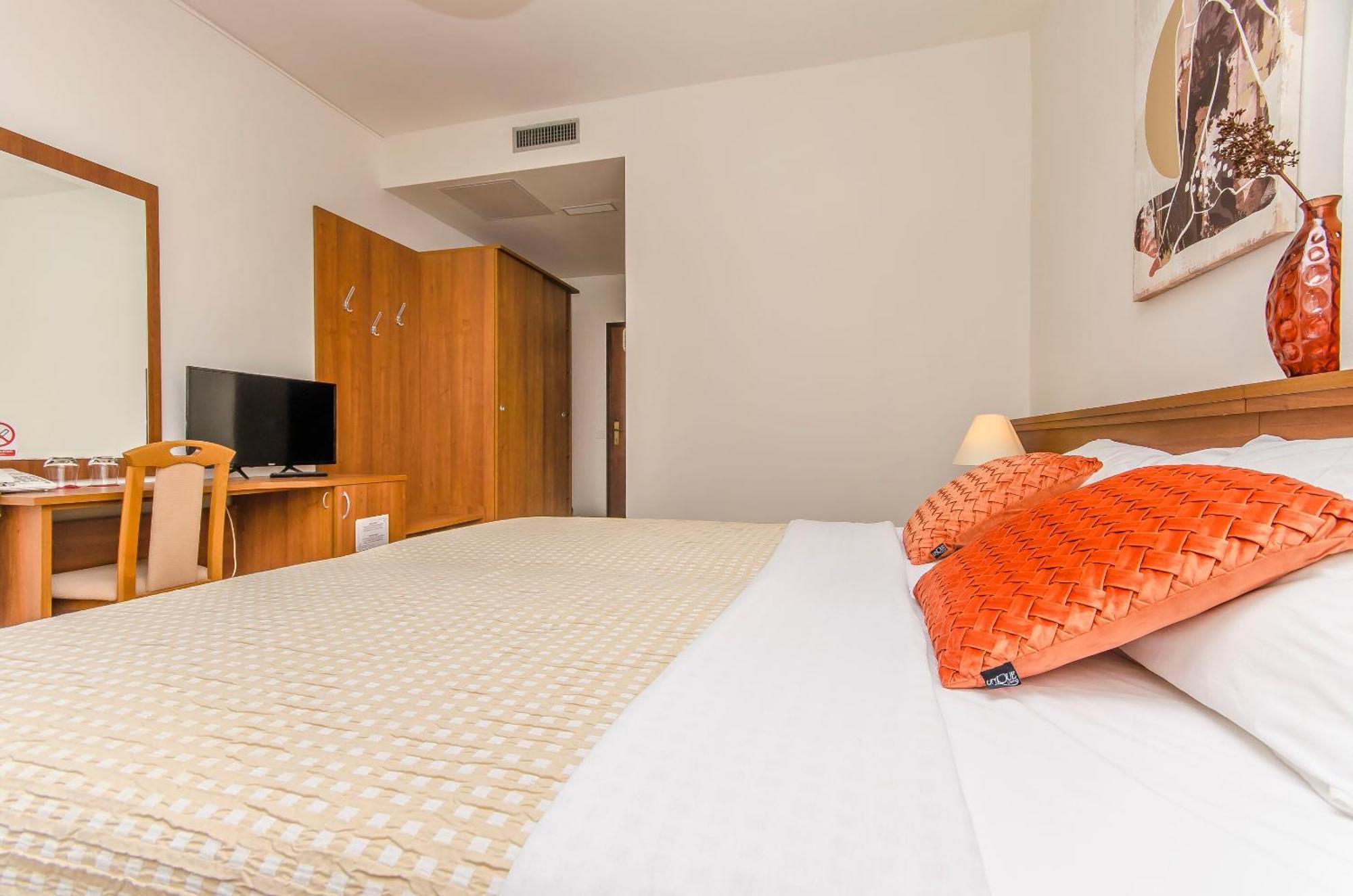 House Hotel Plava Laguna 迪斯诺 外观 照片