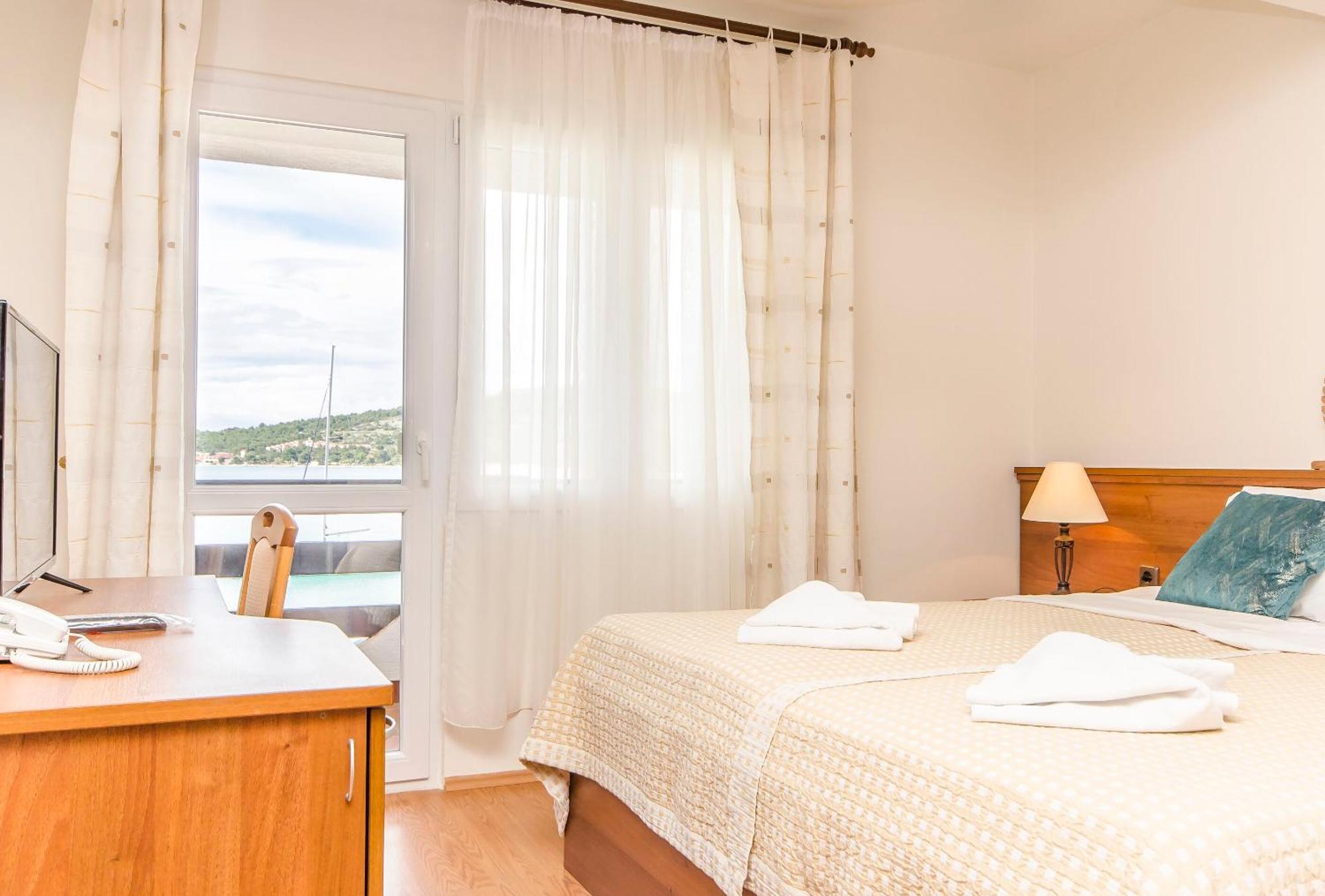 House Hotel Plava Laguna 迪斯诺 外观 照片