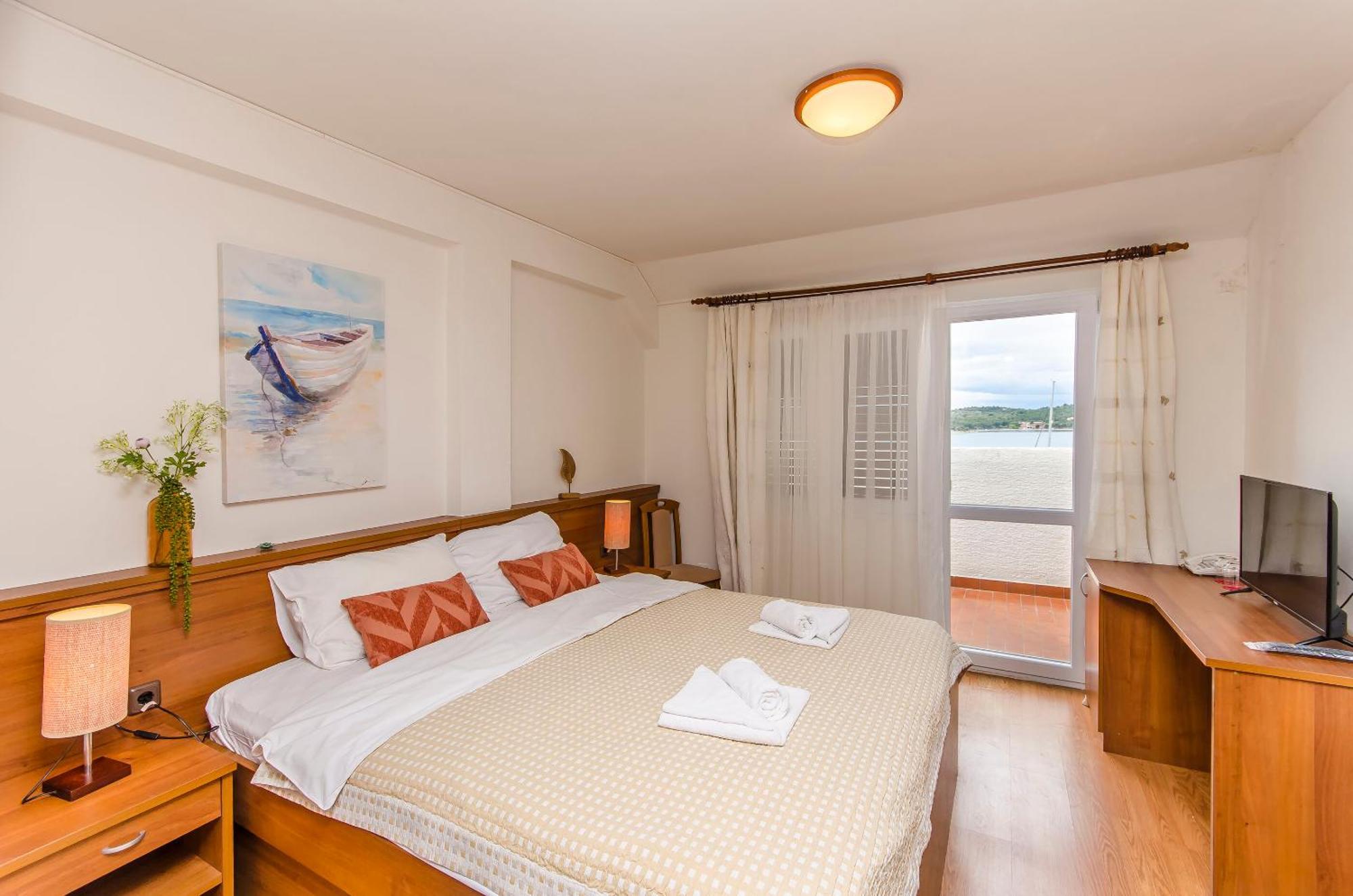 House Hotel Plava Laguna 迪斯诺 外观 照片