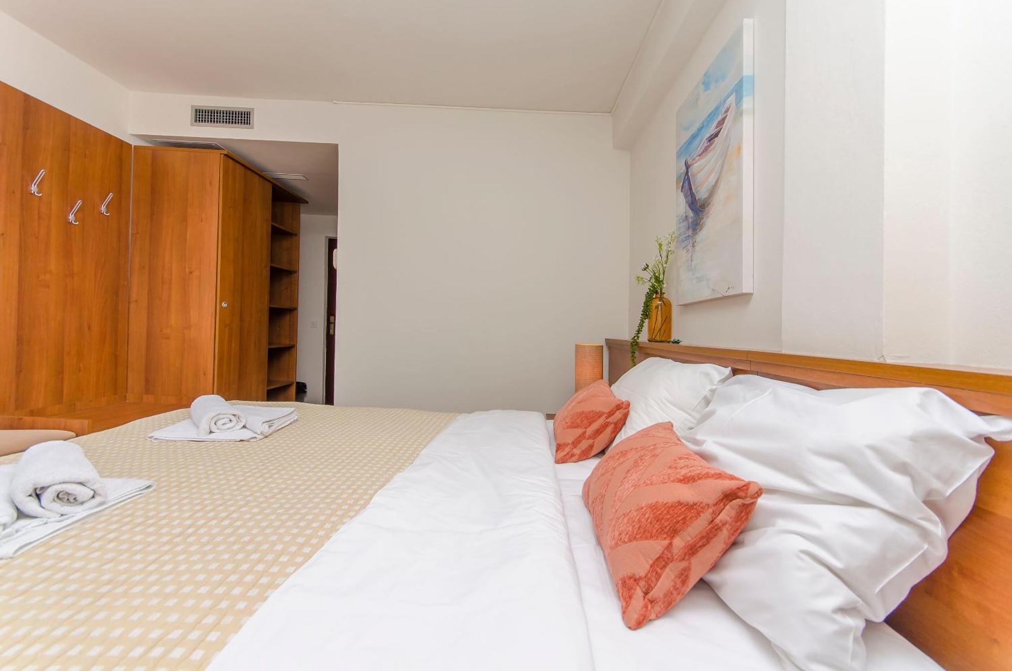 House Hotel Plava Laguna 迪斯诺 外观 照片