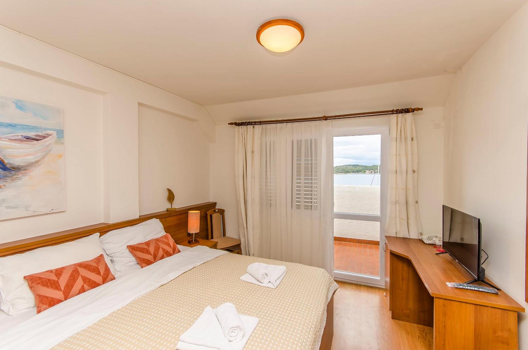 House Hotel Plava Laguna 迪斯诺 外观 照片