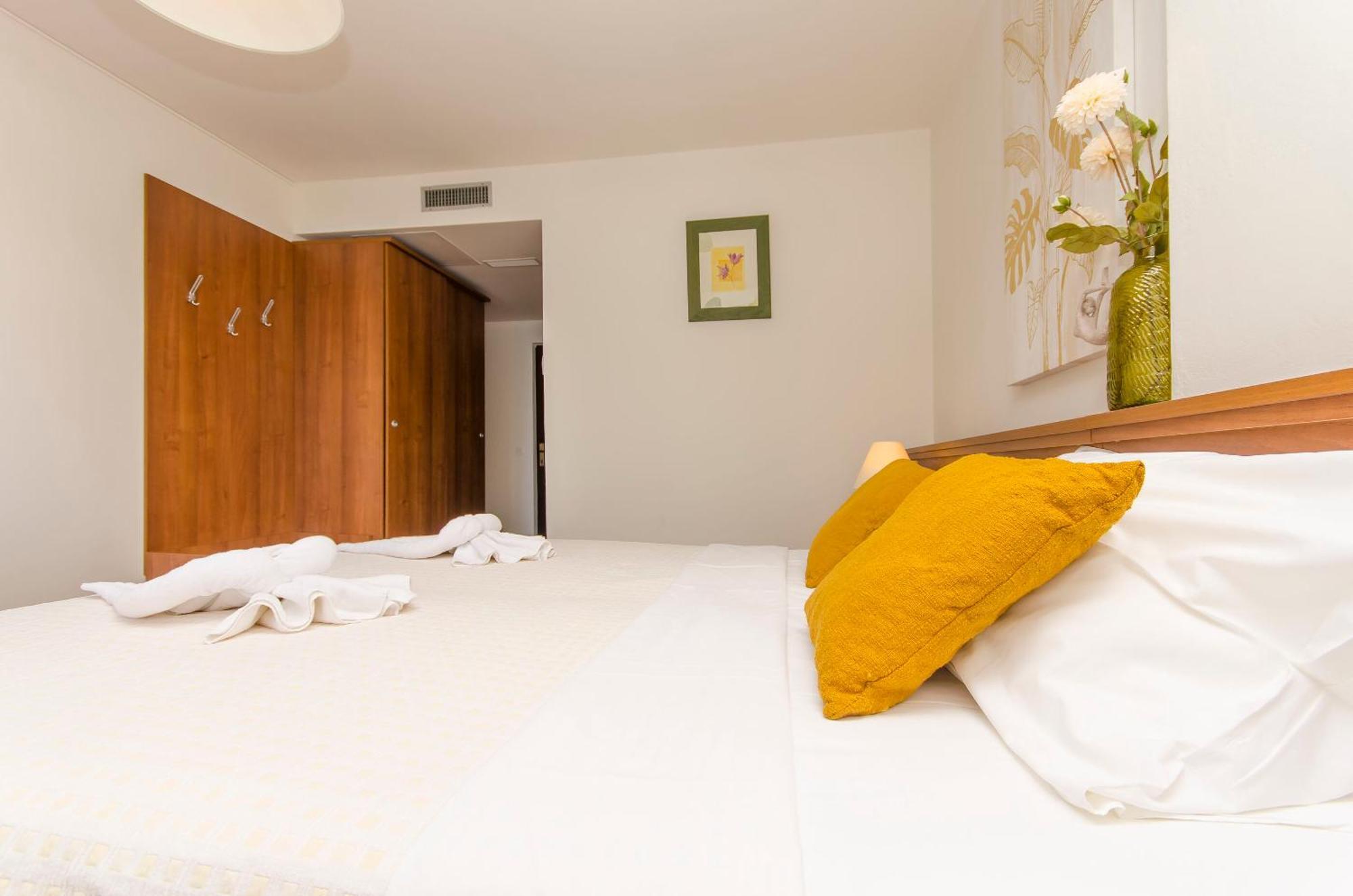 House Hotel Plava Laguna 迪斯诺 外观 照片