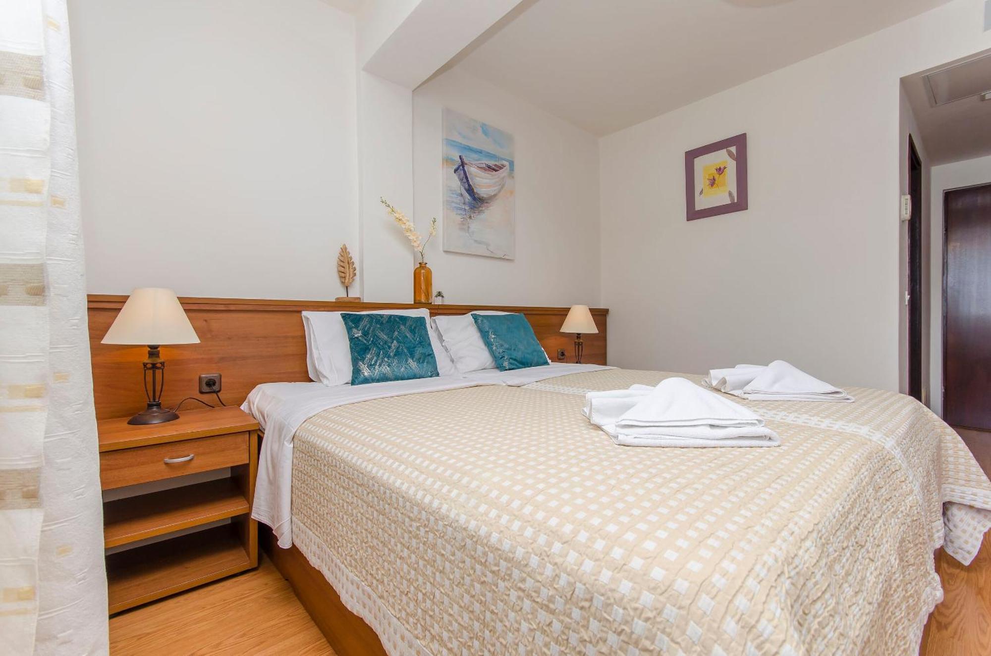 House Hotel Plava Laguna 迪斯诺 外观 照片