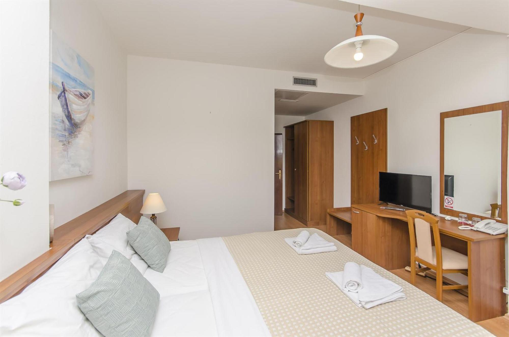 House Hotel Plava Laguna 迪斯诺 外观 照片